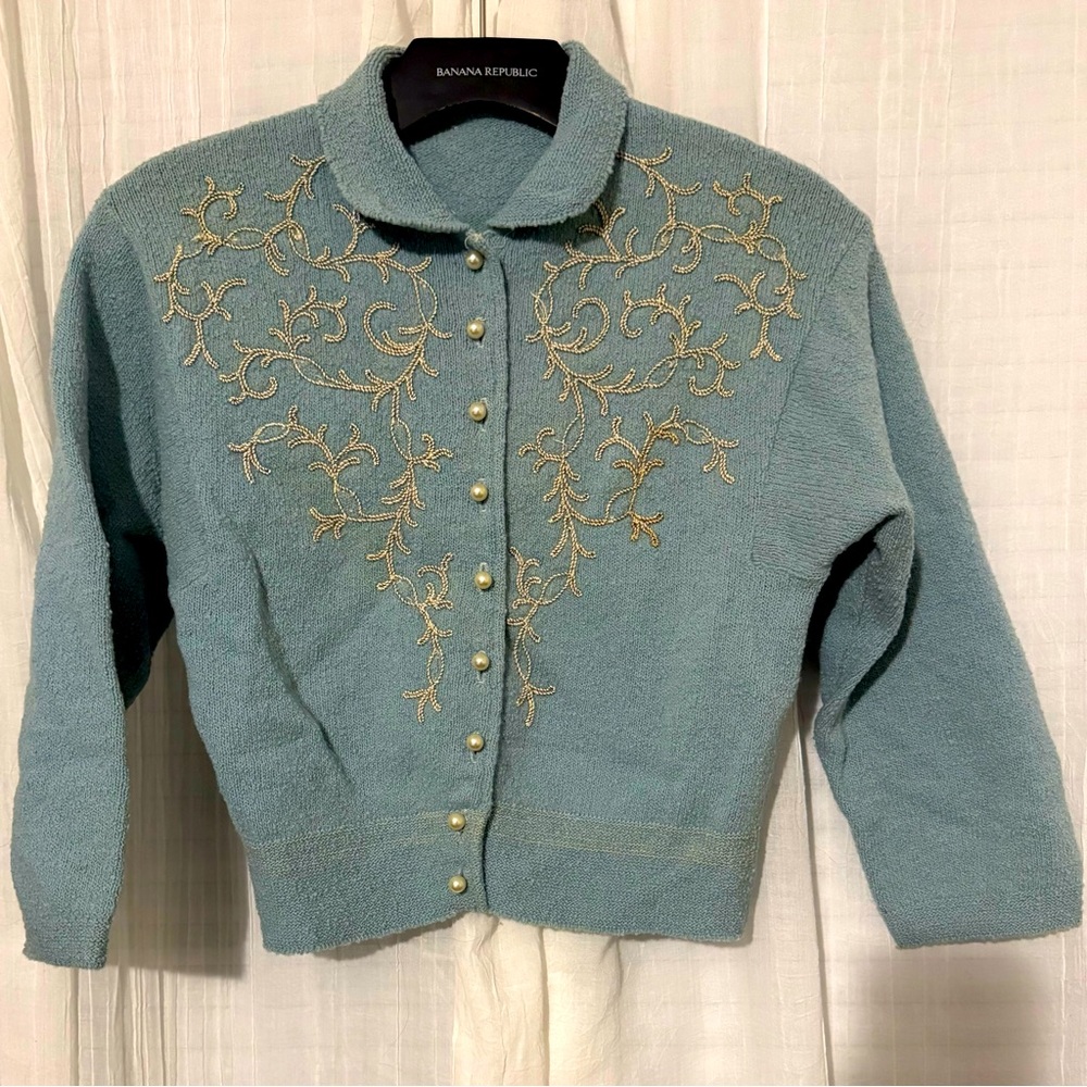 VINTAGE 1950’s embroidered cardigan.